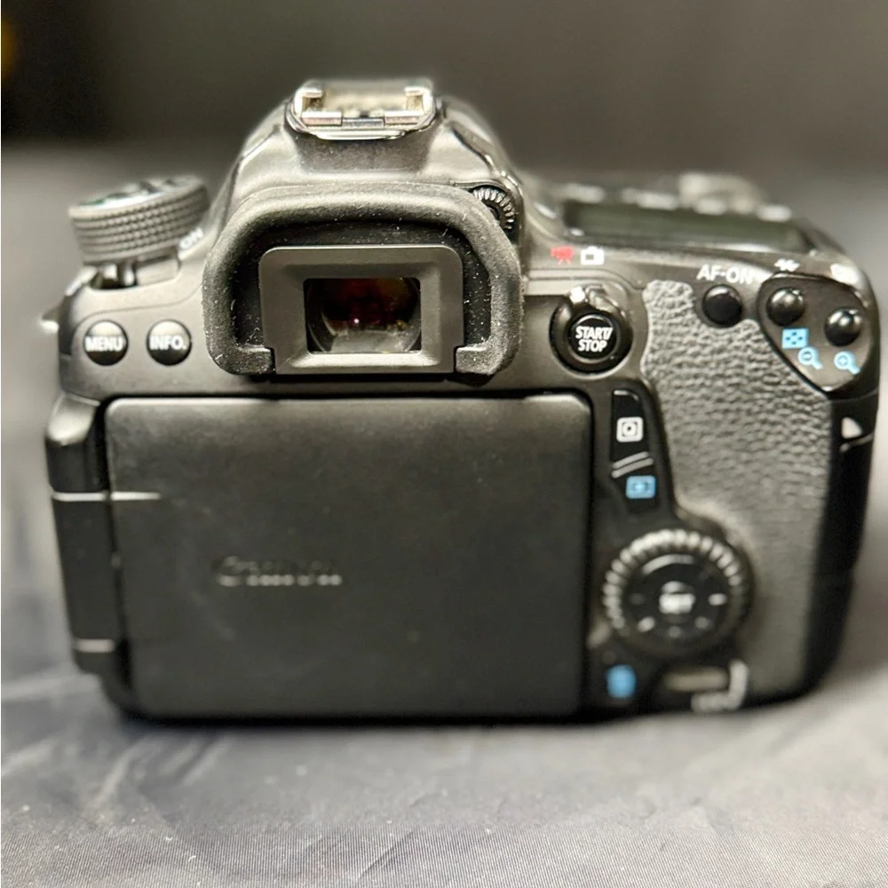 Canon EOS 70D with EFS 18-135mm lens - Excellent Condition